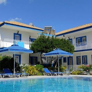 Blue White Apartments - Kefallonia Poolside Retreats