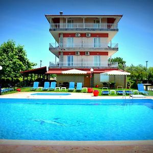 Denis Hotel And Bungalows